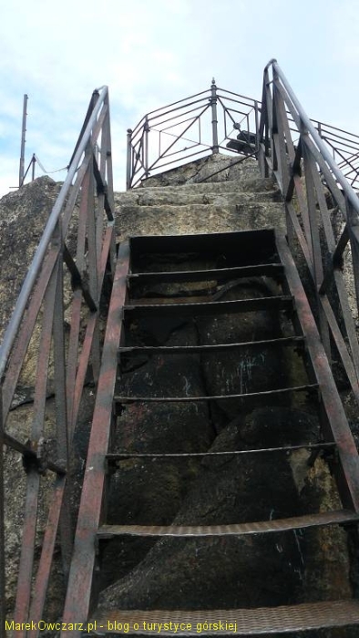 metalowe schody na szczyt Sokolika