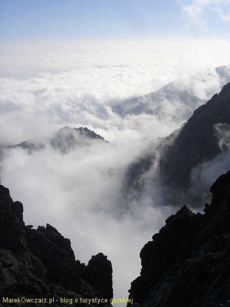 mgły osaczają góry