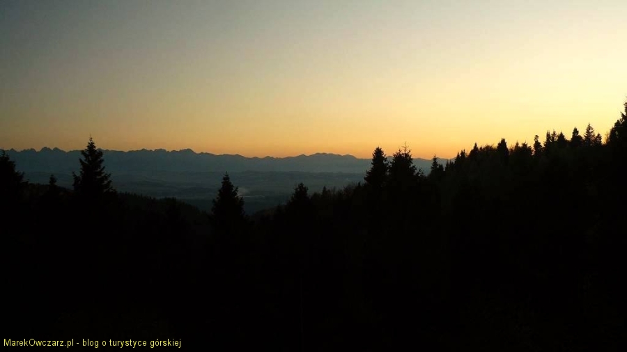 Tatry o zachodzie słońca widziane z przełęczy Knurowskiej