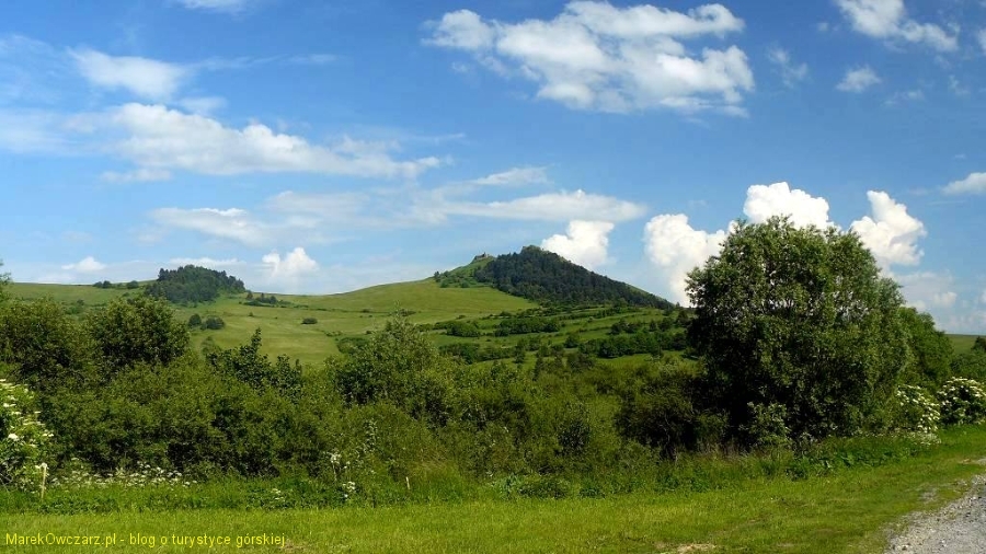 góra Zamok z ruinami zamku góruje nad wsią Kamenica