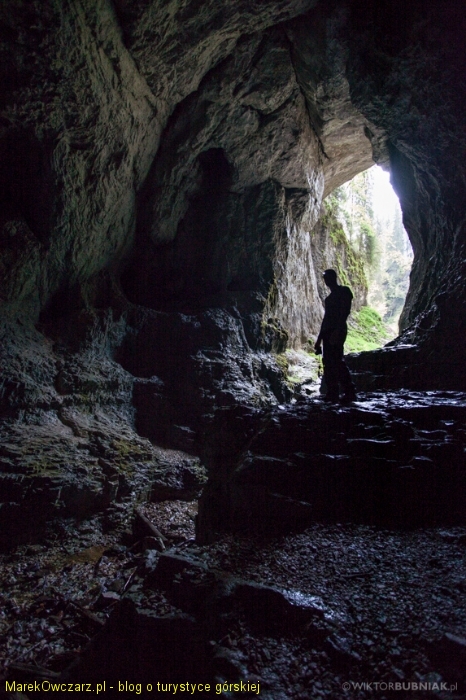Marcogor w jaskini