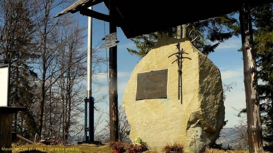 pomnik poświęcony Janowi Pawłowi II na Szczeblu