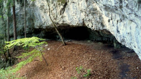 otwór jaskini Mazarnej