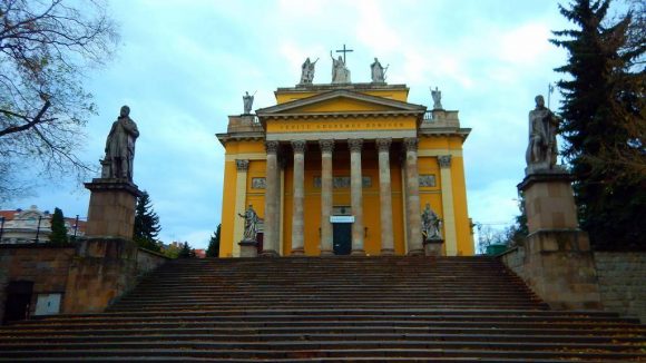 neoklasycystyczna bazylika z lat 1831–1836, druga co do wielkości na Węgrzech